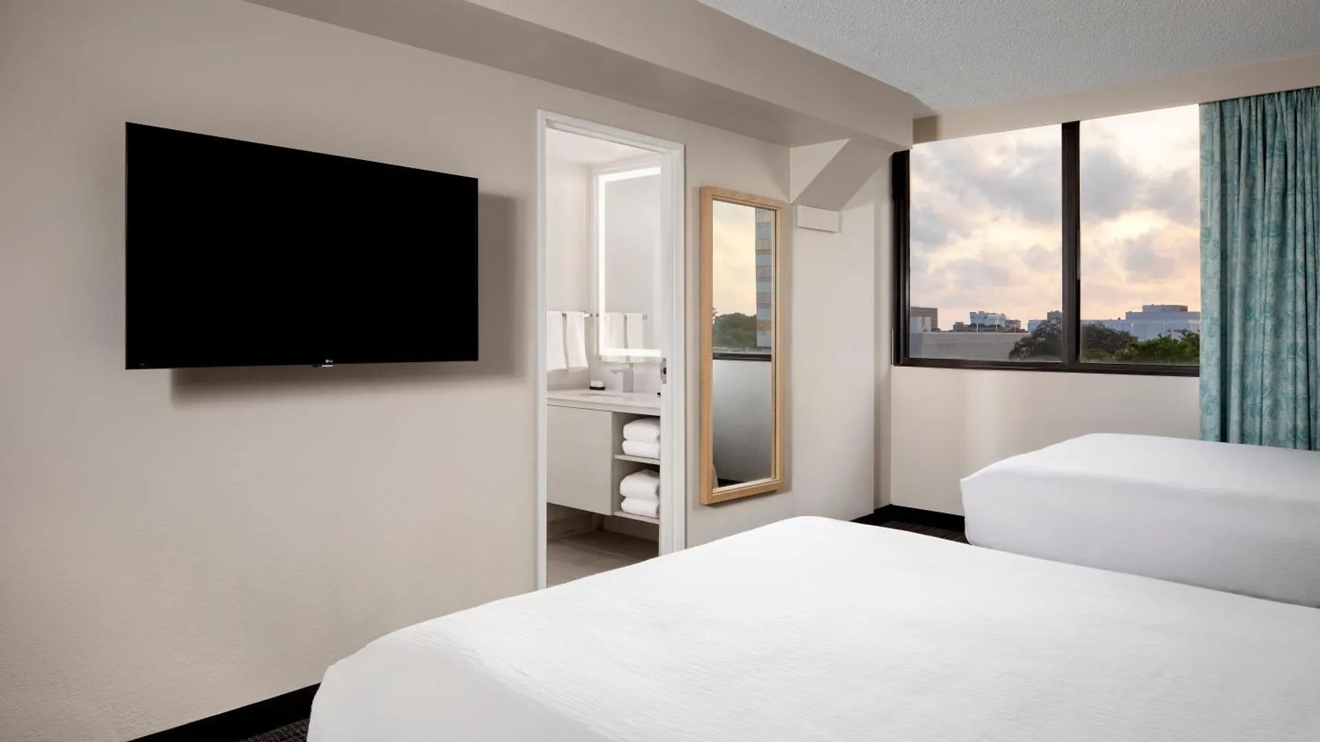 Embassy Suites By Hilton Tampa Airport Westshore Hotel