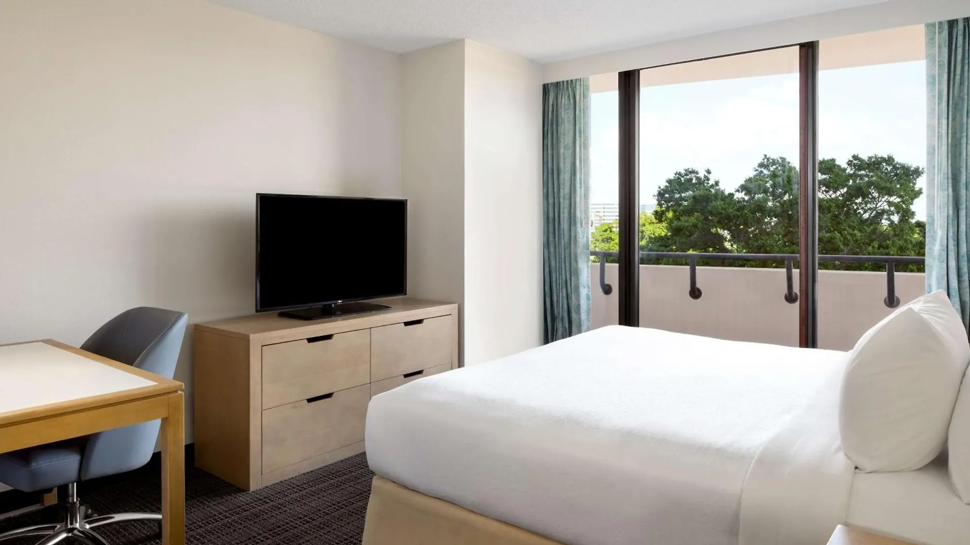 Embassy Suites By Hilton Tampa Airport Westshore Hotel