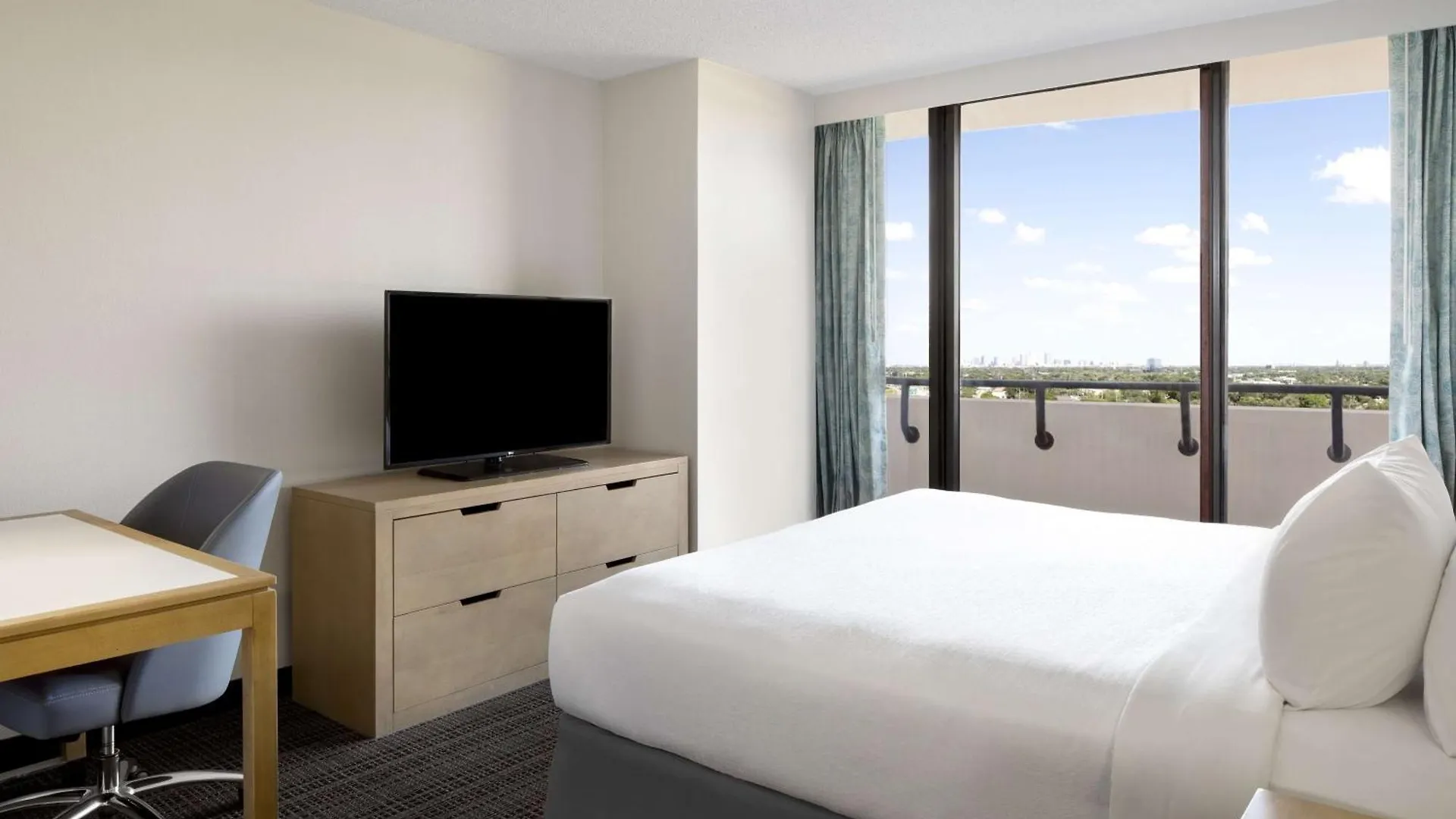 Hotel Embassy Suites By Hilton Tampa Airport Westshore