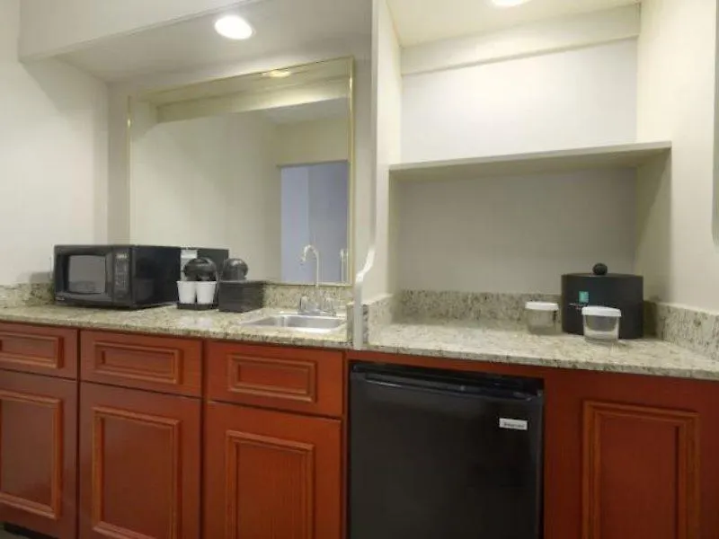 Hotel Embassy Suites By Hilton Tampa Airport Westshore